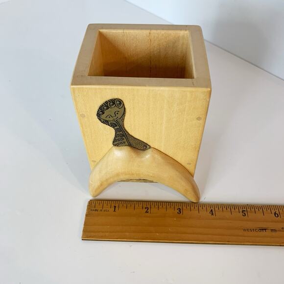 Vintage S.E. Patrakka Handmade Wooden Pencil Cup Woman Artist Signed Folk Art - Picture 10 of 11